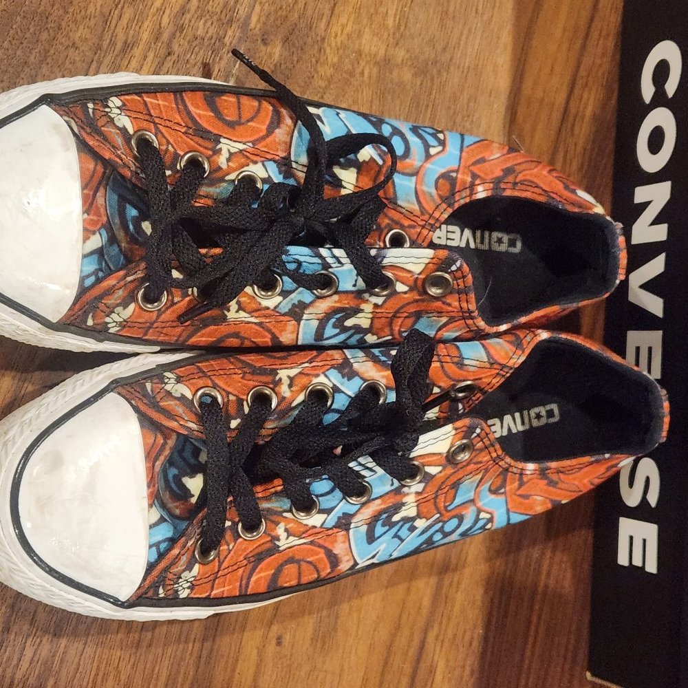 Rare graffiti Converse size 7 men 9 women